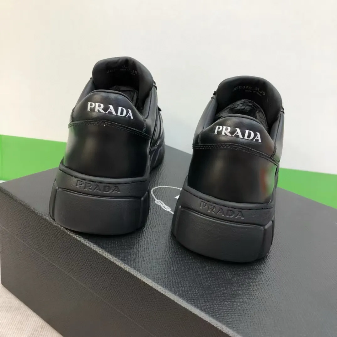 Factory price: 420💰Prada new men's leather sports shoes, the highest version on the market, any comparison is welcome🆚! The original leather has excellent texture and is super high-end! Fetal sheep net lining imported from Italy, removable pad! Luxurious materials and fine workmanship, highly recommended! Code number: 38-44, customized 45